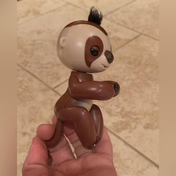 Fingerlings Interactive Baby Sloth Kingsley by WowWee Collectible - Picture 5 of 9